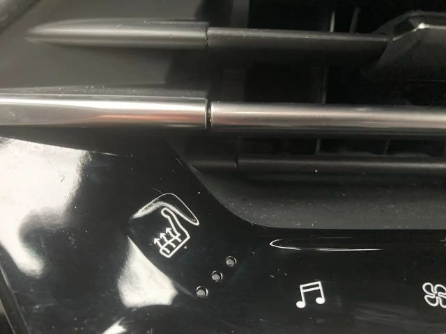 Peugeot E-2008 e- Elektromotor 136 (e-)GT e- Pack ACC+LED