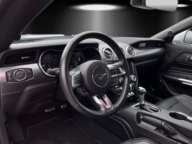 Ford Mustang Fastback GT 5.0 V8