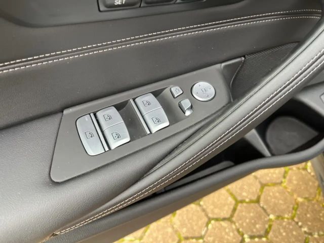 BMW 530 530i M-Sport Touring xDrive