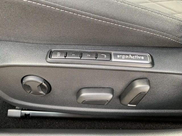 Volkswagen Golf 2.0 TSI Style Variant