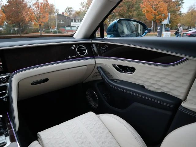 Bentley Flying Spur Hybrid V8