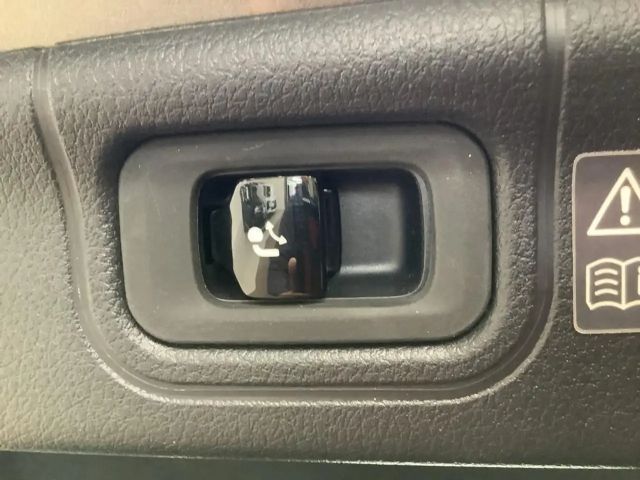 Mercedes-Benz C 180 AVANTGARDE Sedan