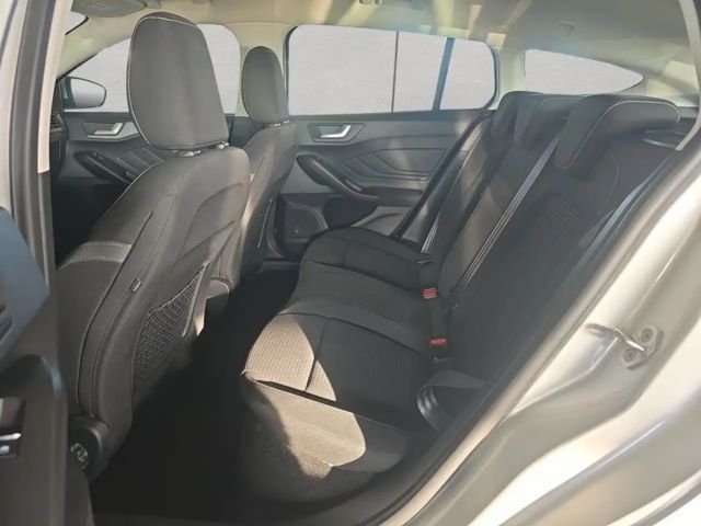 Ford Focus Cool & Connect EcoBoost Wagon