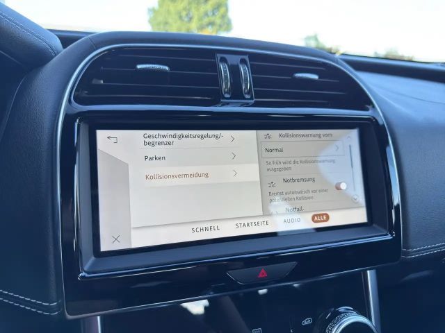 Jaguar XE AWD D200 R-Dynamic S