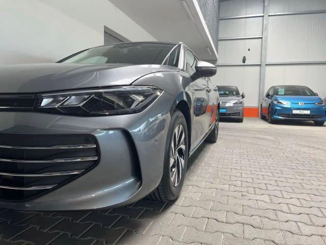 Volkswagen Passat 1.5 eTSI Business DSG Variant