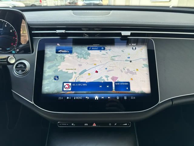 Mercedes-Benz E 200 4MATIC Sedan