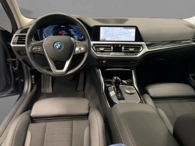 BMW 330 330e Sedan