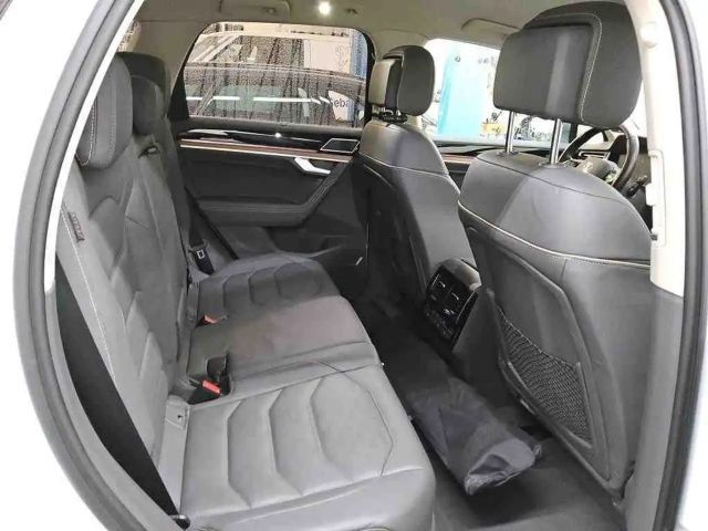 Volkswagen Touareg 4Motion R-Line Style