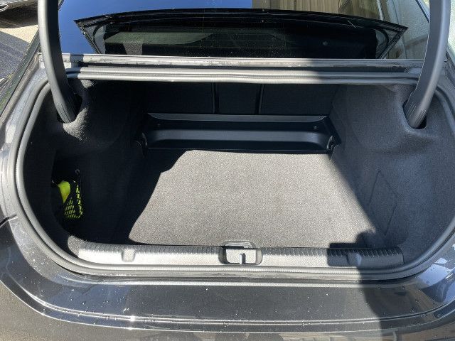 Mercedes-Benz EQE 300 Sedan