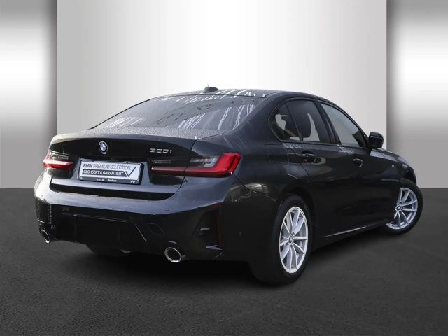 BMW 320 320i M-Sport Sedan