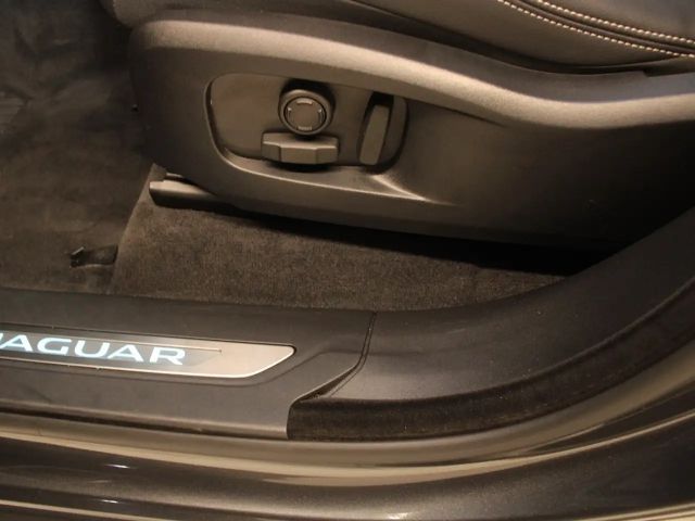 Jaguar F-Pace AWD D300 R-Dynamic