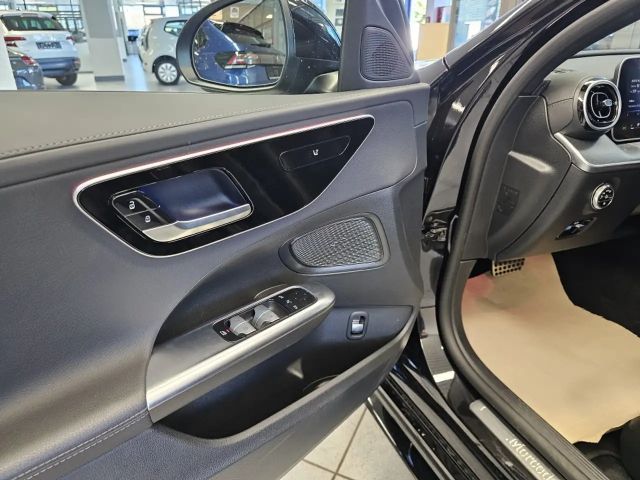 Mercedes-Benz C 200 AMG Line Sedan