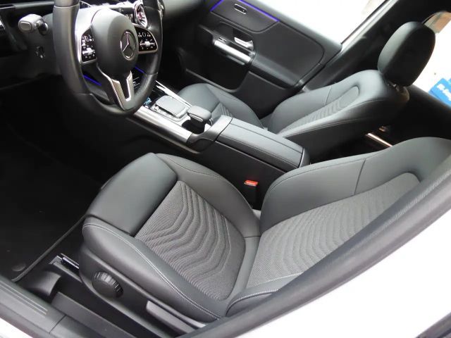 Mercedes-Benz GLA 200 4MATIC GLA 200 d