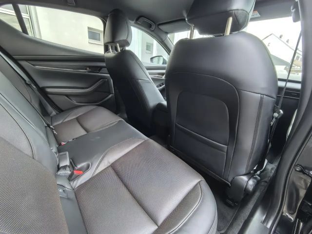 Mazda 3 2.5L SkyActiv Takumi e-Skyactiv