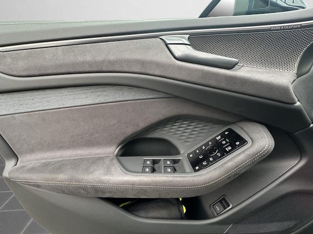 Audi A6 Avant Quattro S-Tronic