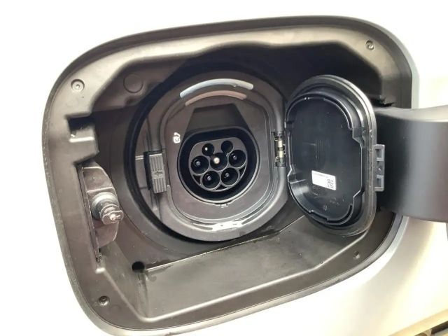 Mercedes-Benz A 250 A 250 e AMG Line