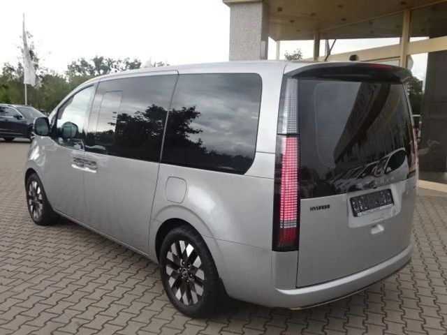 Hyundai Staria Signature
