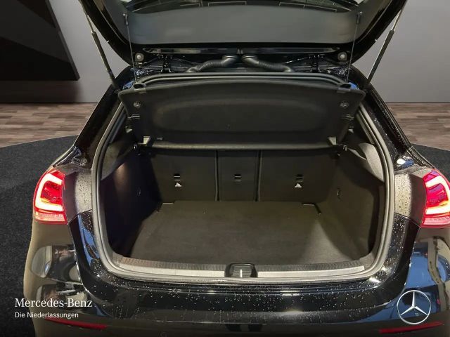 Mercedes-Benz A 180 AMG Line