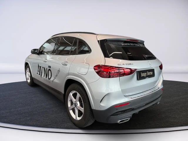 Mercedes-Benz GLA 200 4MATIC GLA 200 d