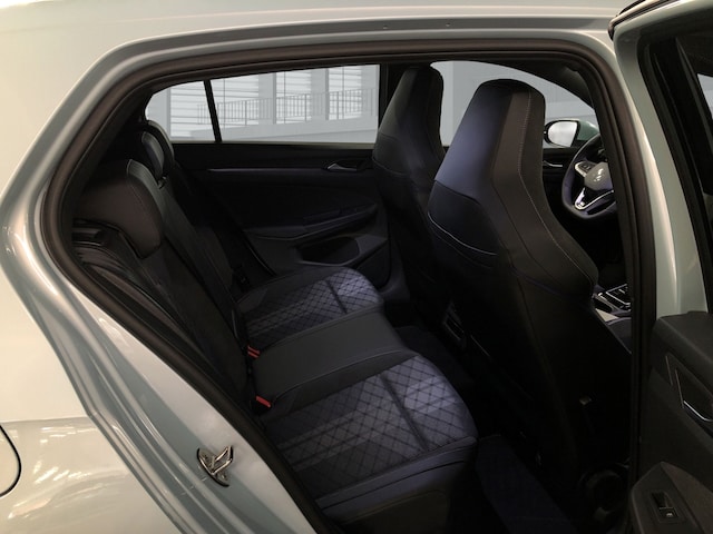 Volkswagen Golf 1.5 eTSI DSG R-Line