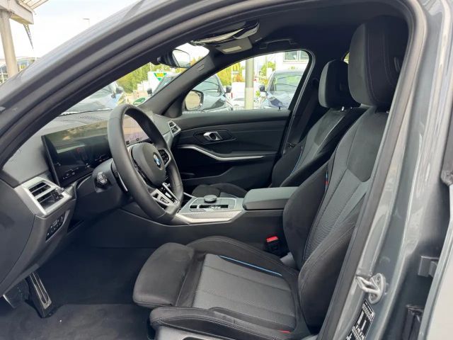 BMW 318 318i M-Sport Sedan