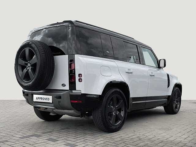 Land Rover Defender 110 Dynamic SE