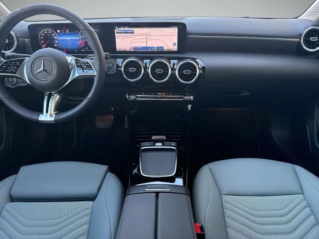 Mercedes-Benz A 180 Limousine PTS Cam Navi Wide LED SHZ