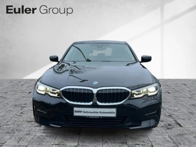 BMW 320 320i Sedan xDrive