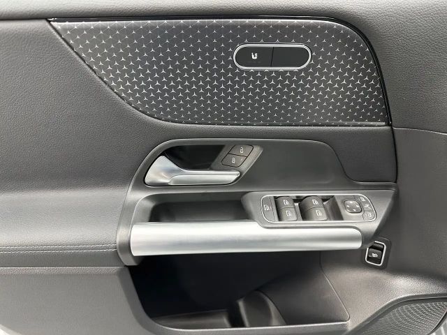 Mercedes-Benz B 220 B 220 d Sedan