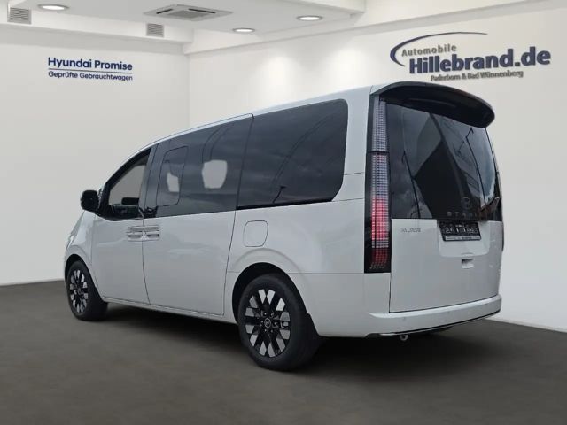 Hyundai Staria Signature