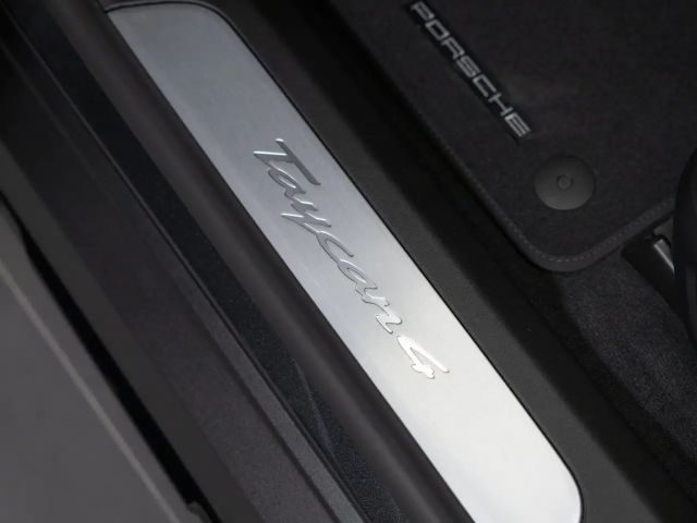 Porsche Taycan 4 Cross Turismo