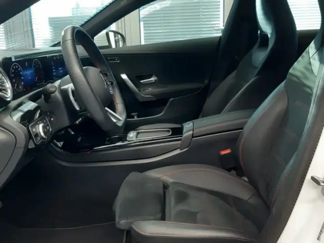 Mercedes-Benz CLA 200 AMG Line