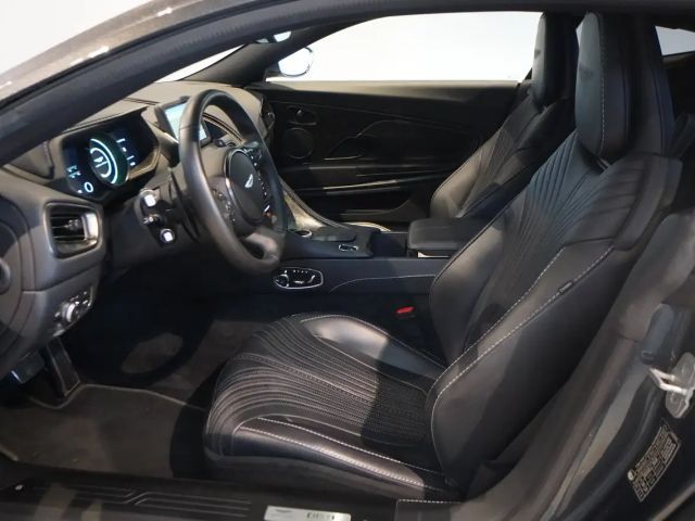 Aston Martin DB11 V8