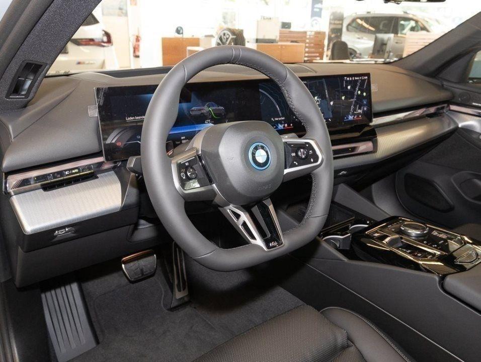 BMW i5 Sedan eDrive40