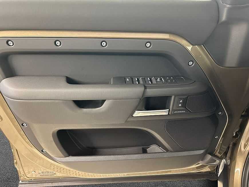 Land Rover Defender 110 Dynamic SE
