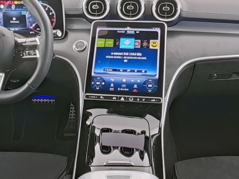 Mercedes-Benz C 200 AMG Line Sedan