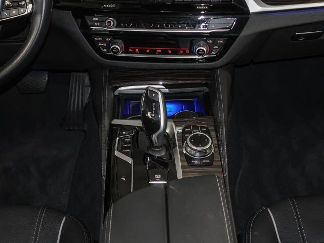 BMW 530 530d Luxury Line Sedan