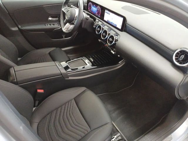 Mercedes-Benz A 180 LENKRADHEIZUNG LED HP KAMERA