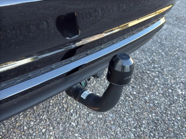 Jaguar XE AWD D200 R-Dynamic S