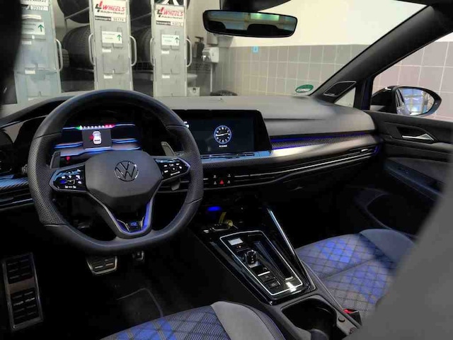 Volkswagen Golf R-Performance- Akrapovic Matrix/Pano