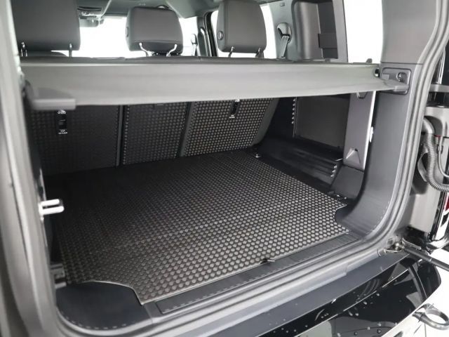 Land Rover Defender 110 Dynamic SE