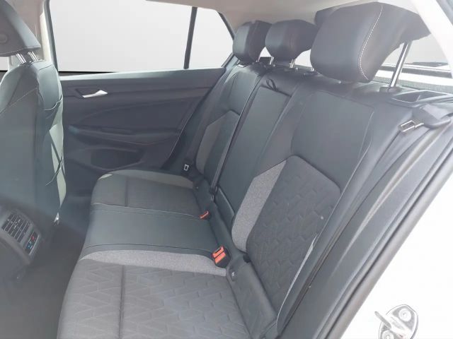 Volkswagen Golf 1.5 eTSI DSG