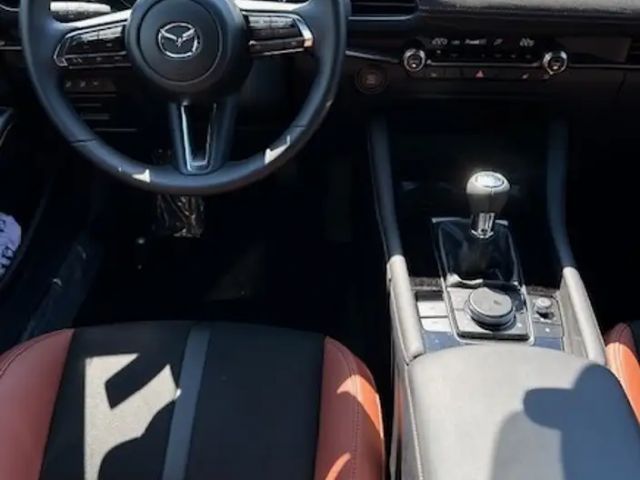 Mazda 3 2.5L SkyActiv e-Skyactiv