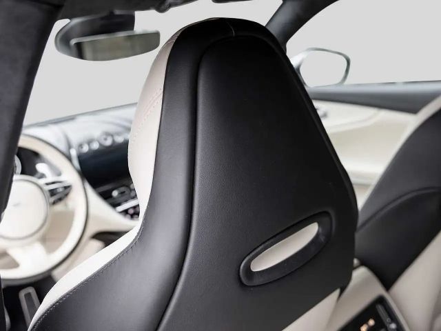 Aston Martin DBX - Magnetic Silver -