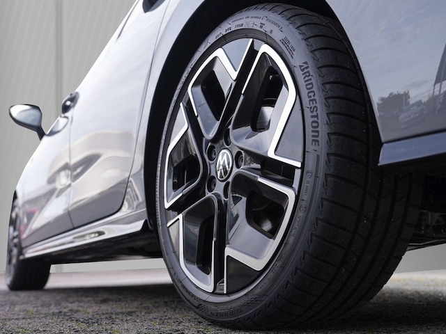 Volkswagen Golf DSG Golf VIII R-Line Style