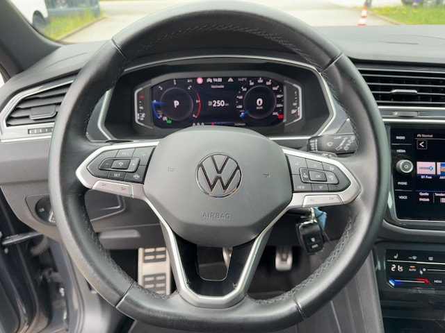 Volkswagen Tiguan Tiguan 2.0 TDI DSG "UNITED" ab 3,99% ACC Einpark. LED Navi Standh. Lane Ass.