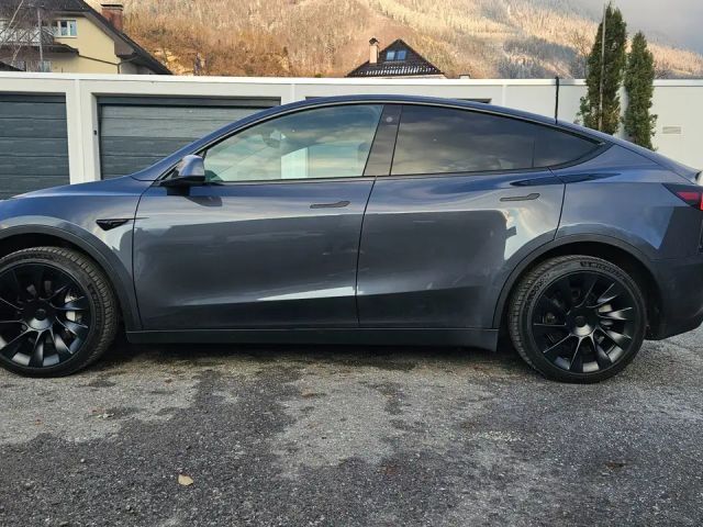 Tesla Model Y AWD Performance