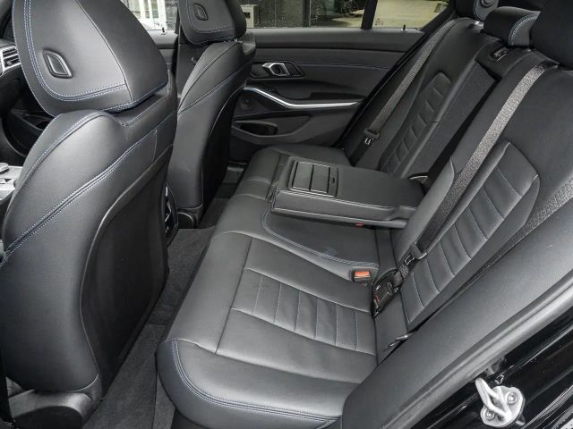 BMW 330 330i M-Sport Sedan xDrive