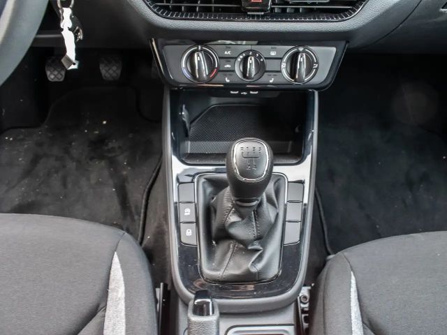 Skoda Fabia 1.0 MPI Essence LED PDC SHZ SOUNDSYS SPURH