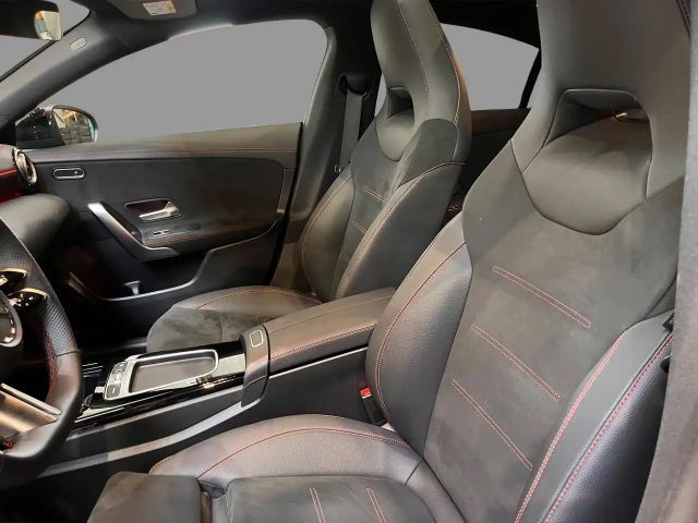 Mercedes-Benz CLA 200 AMG Line Coupé